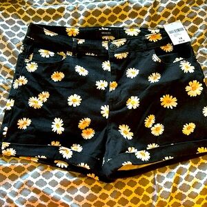 ADORABLE FLORAL PRINT SHORTS. FOREVER 21 PLUS SIZE 14